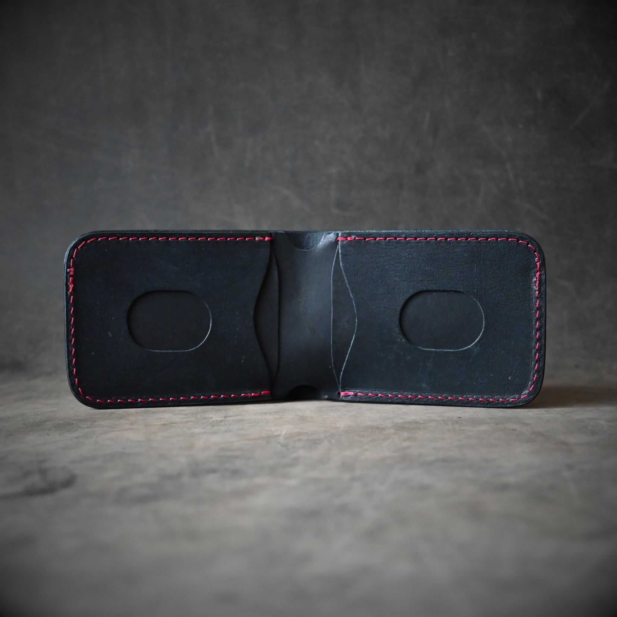 Bifold 2.0 Black With Red Thread