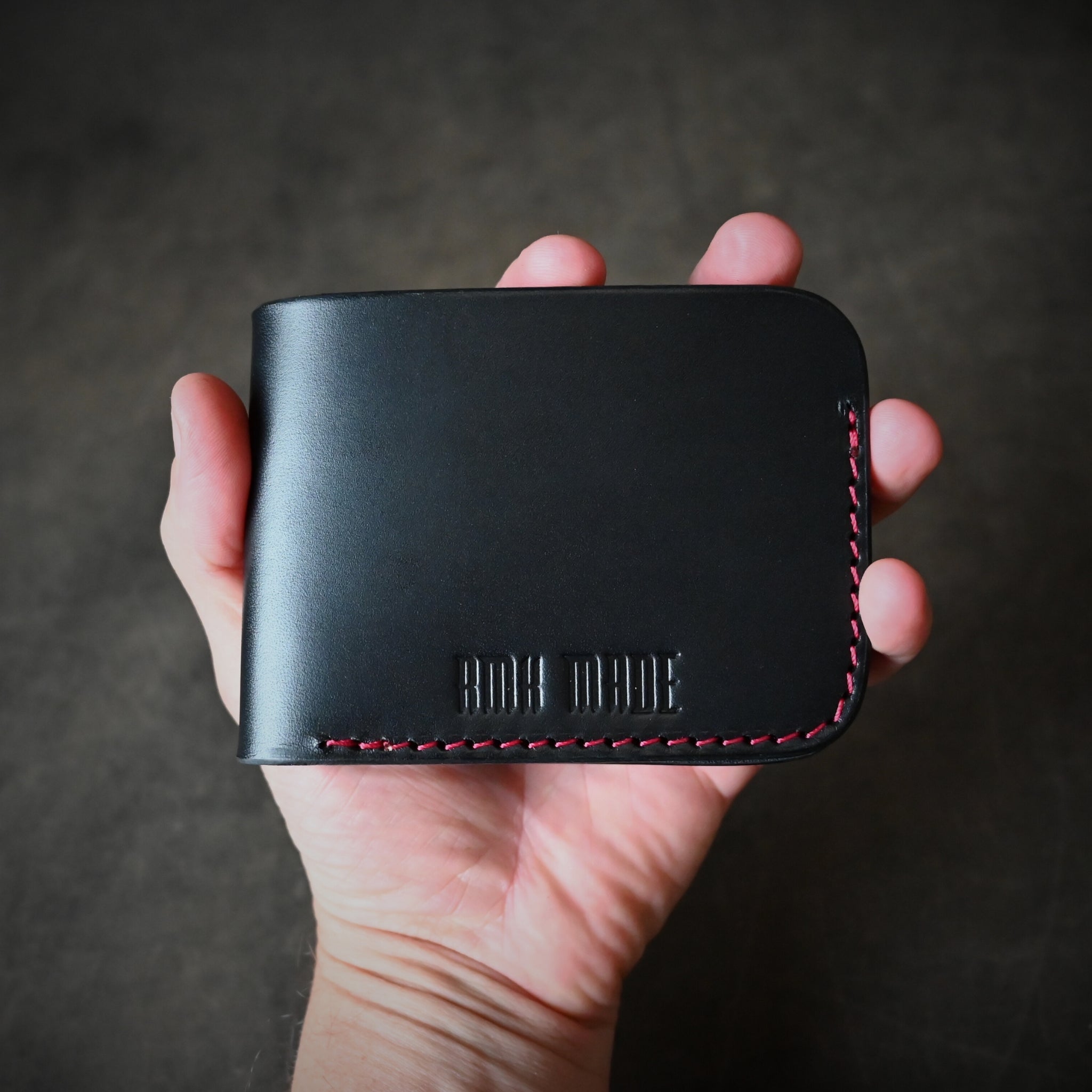 Bifold 2.0 Black With Red Thread