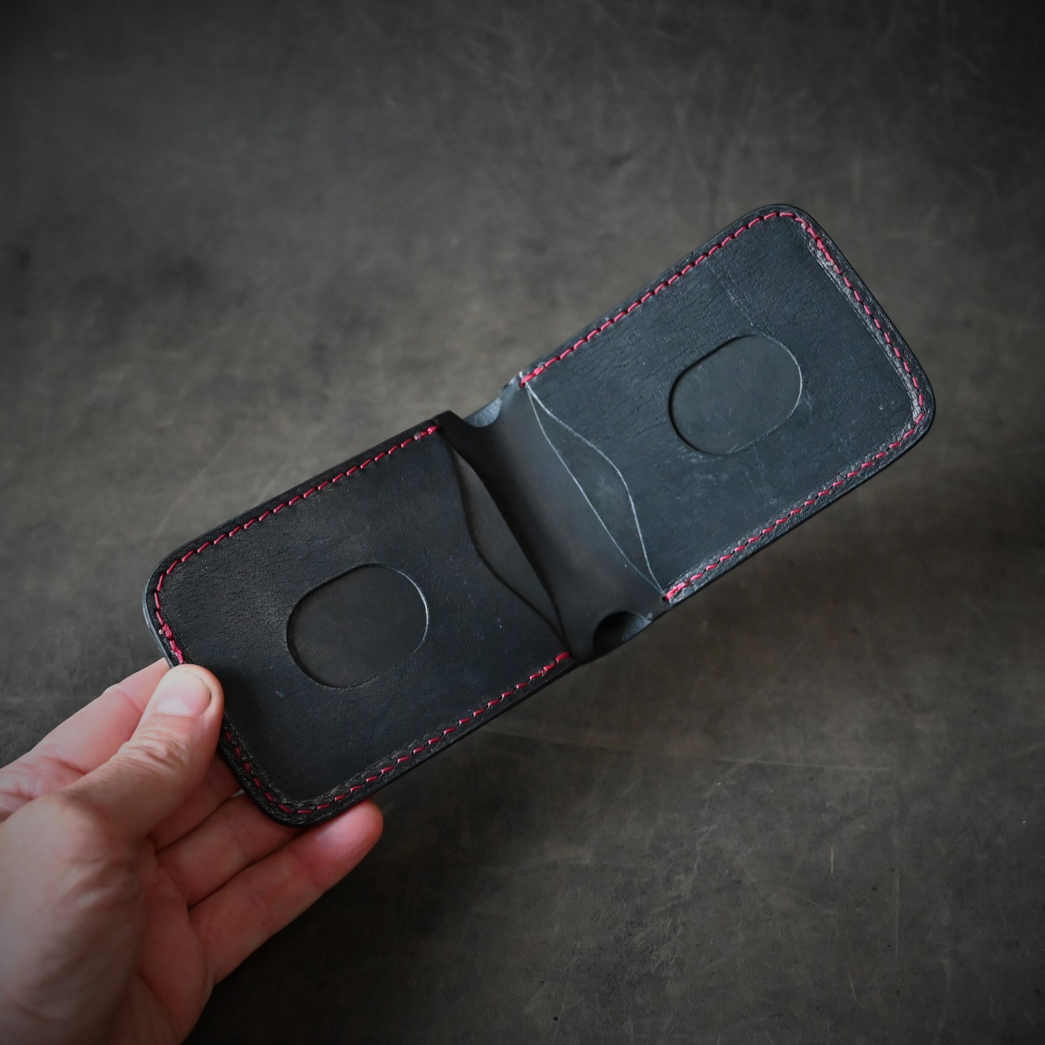 Bifold 2.0 Black With Red Thread