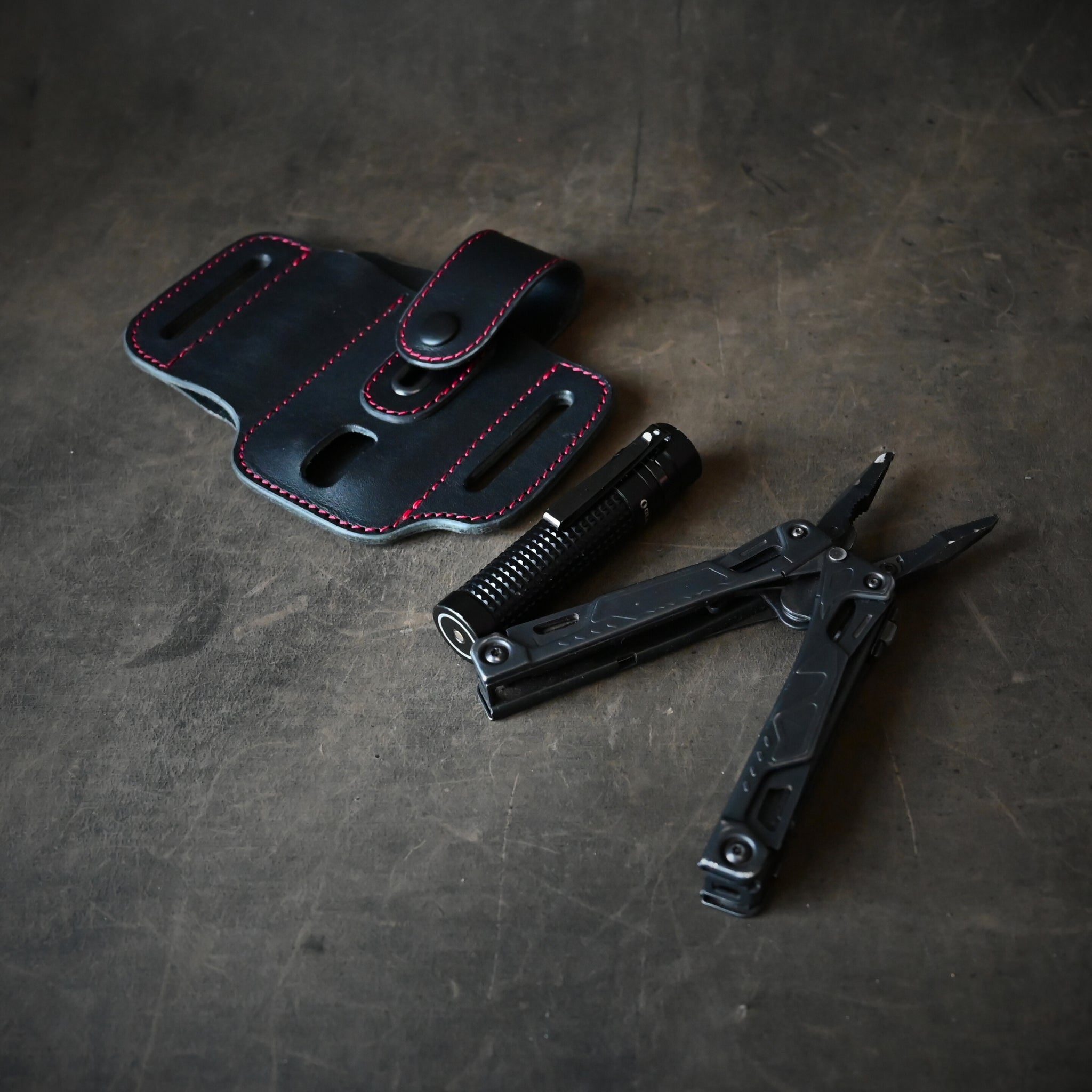 Large Duo EDC Pancake Holster With Keeper Black & Red